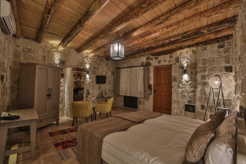 Acropolis Cave Suite