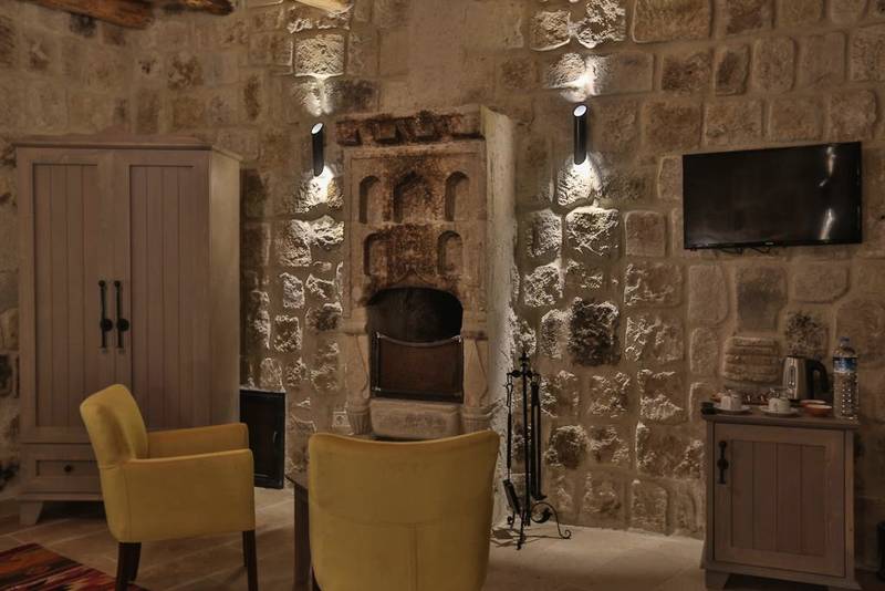 Acropolis Cave Suite