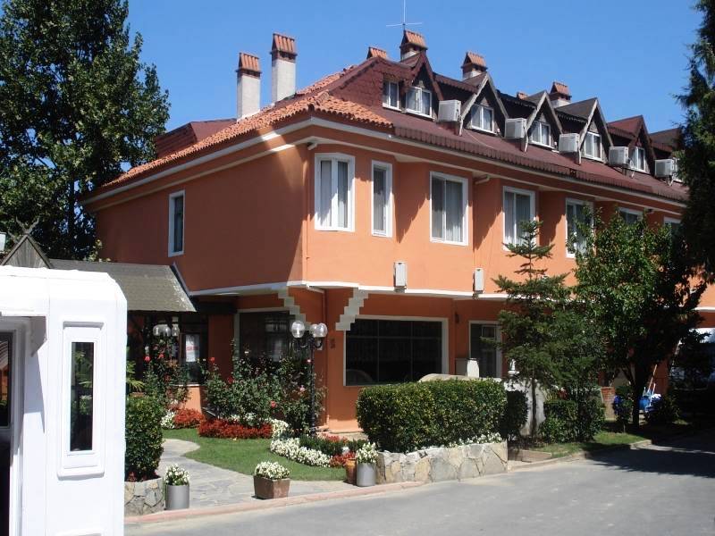 Adampol Hotel