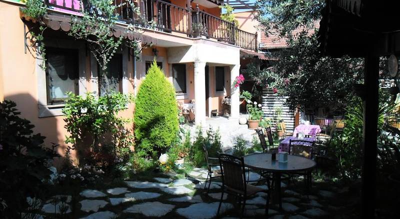 Akropolis Guest House