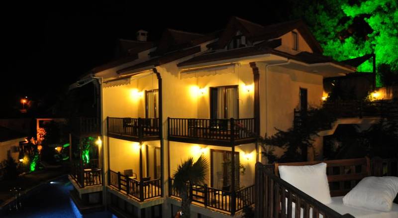 Alya Hotel Gcek