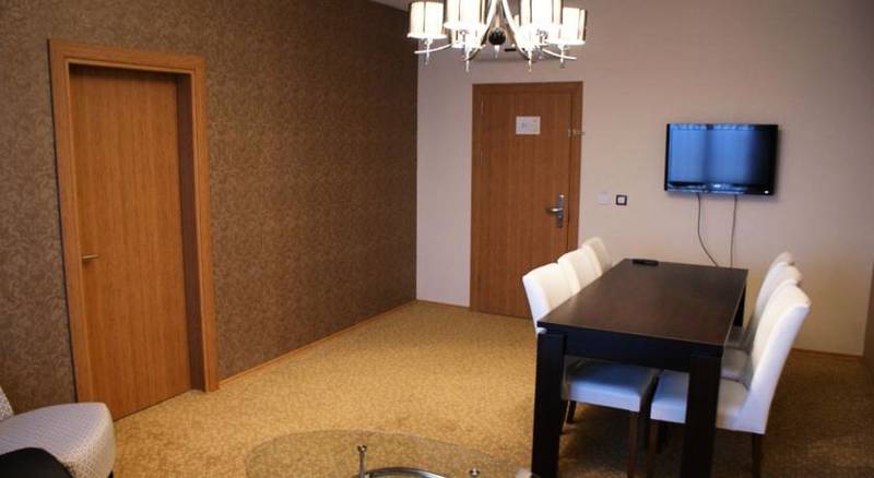 Amazon Aretias Hotel