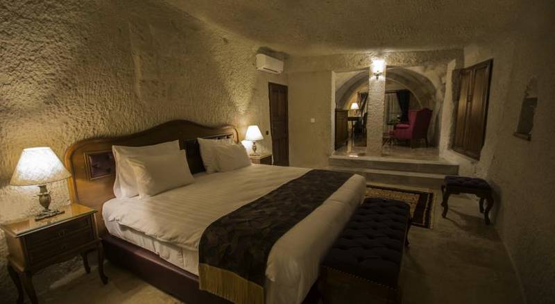 Artemis Cave Suites