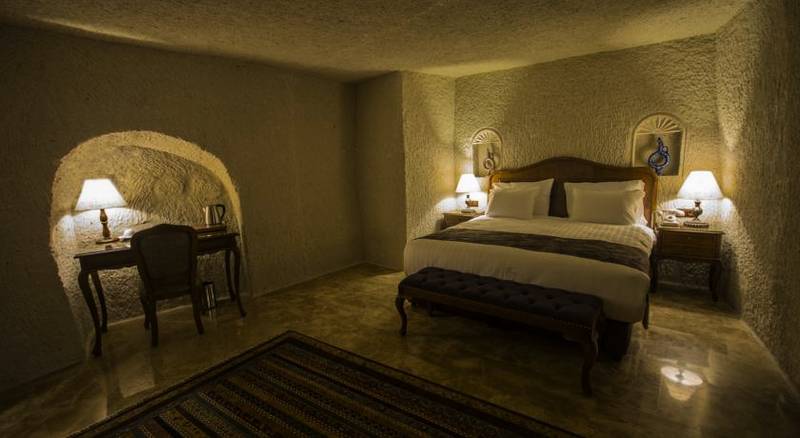 Artemis Cave Suites