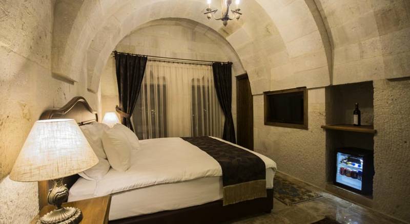 Artemis Cave Suites