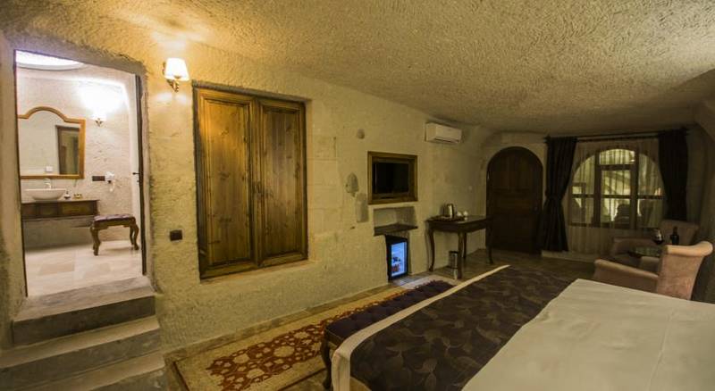 Artemis Cave Suites