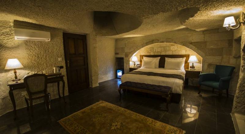 Artemis Cave Suites