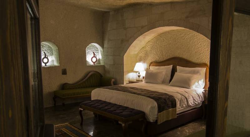 Artemis Cave Suites