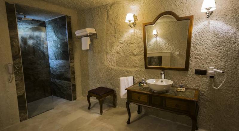 Artemis Cave Suites