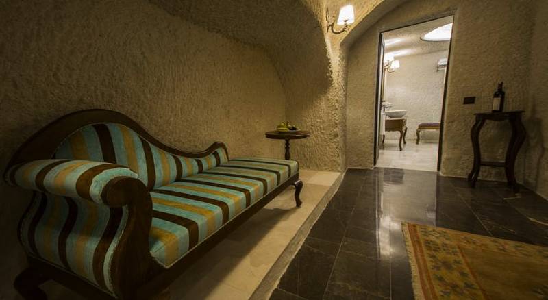 Artemis Cave Suites