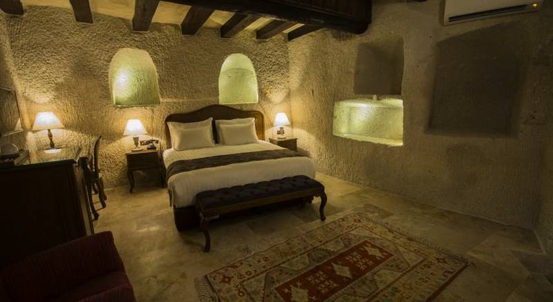 Artemis Cave Suites