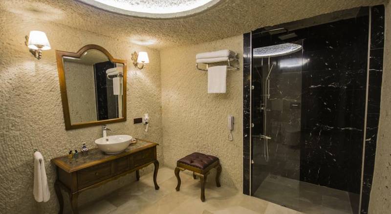 Artemis Cave Suites