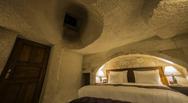 Artemis Cave Suites