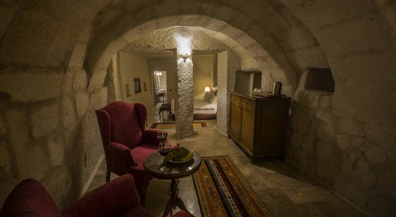 Artemis Cave Suites