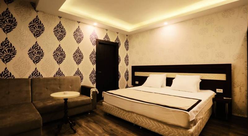 Azd House Hotel