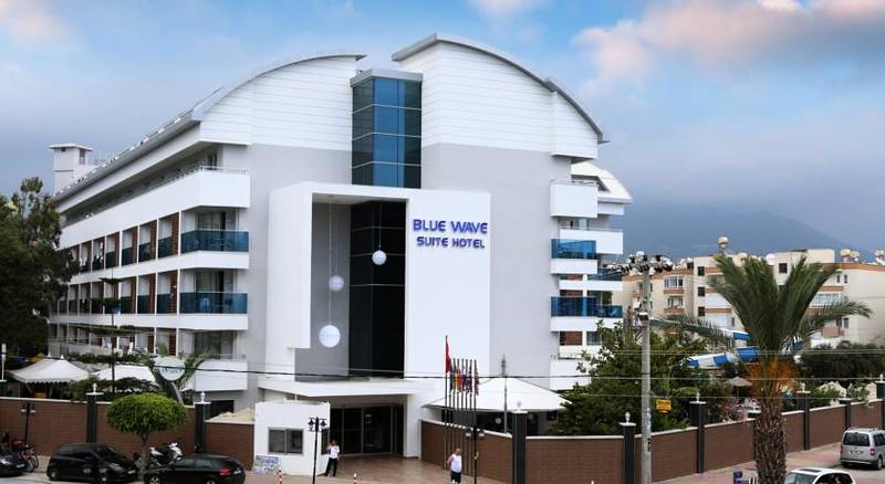 Blue Wave Suite Hotel