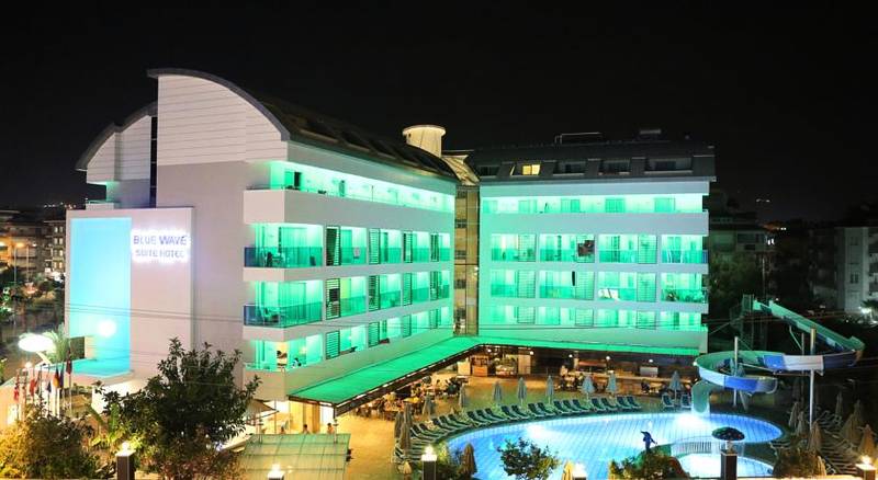 Blue Wave Suite Hotel