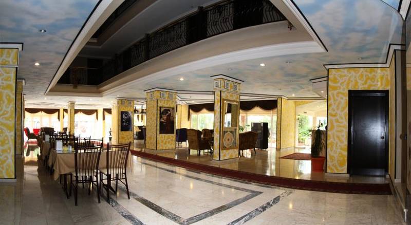 Club Dorado Hotel