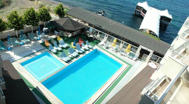 Club Rose Bay Hotel