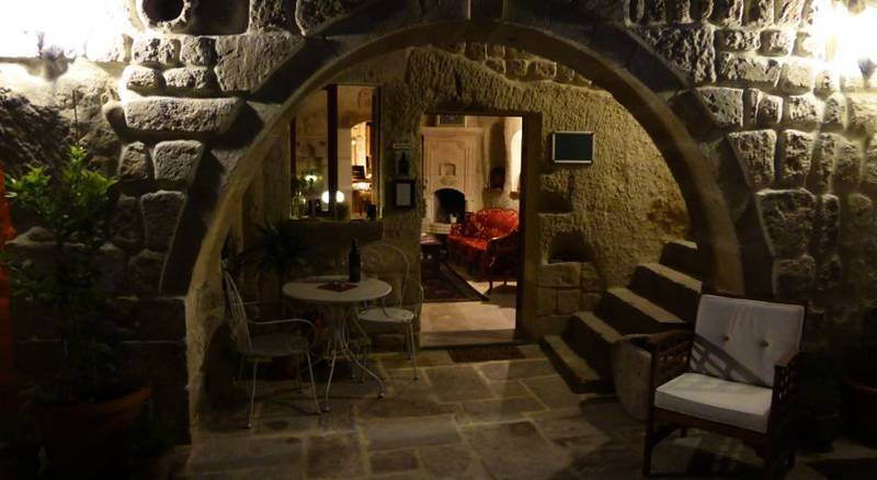 Courtyard Cave Hotel