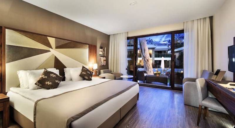 Nirvana Lagoon Villas Suites Spa Hotel