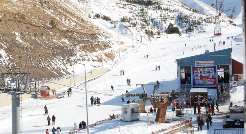 Dedeman Palandken Ski Lodge