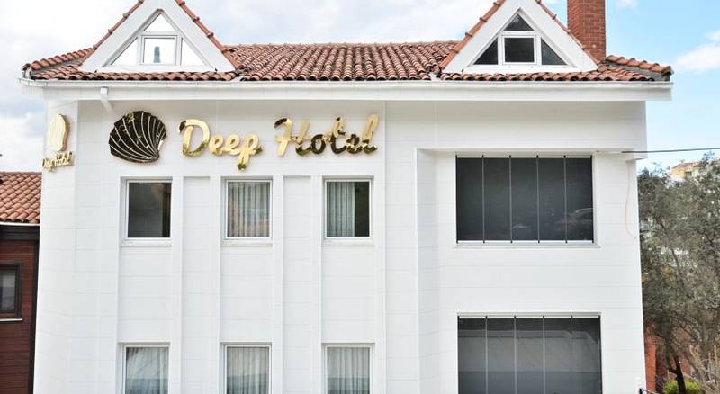 Deep Hotel