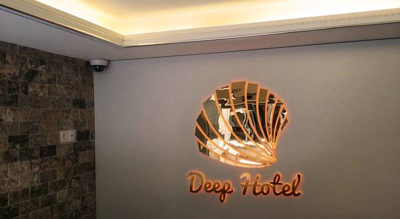 Deep Hotel