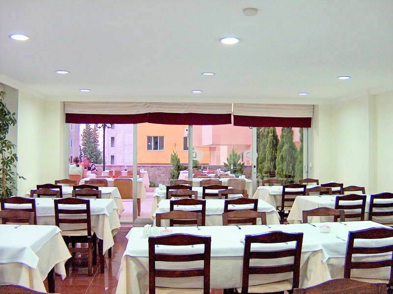 Din Otel Lara