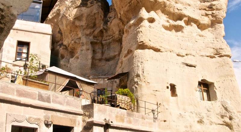Divan Cave House