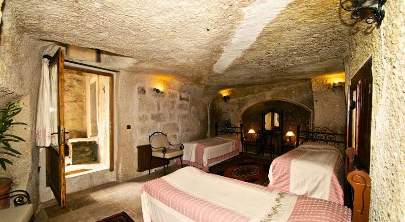 Divan Cave House