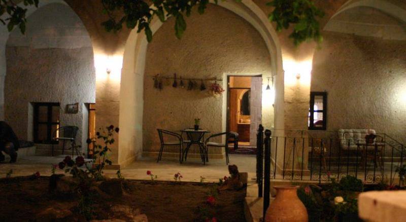 El Puente Cave Hotel