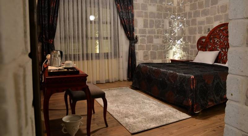 Elevres Stone House Hotel