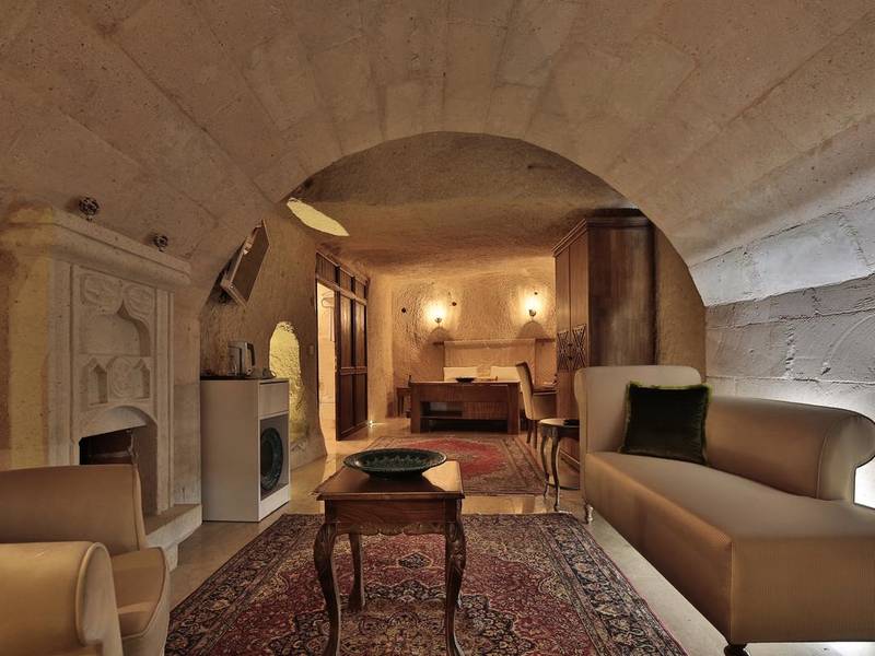 Elit Cave Suites