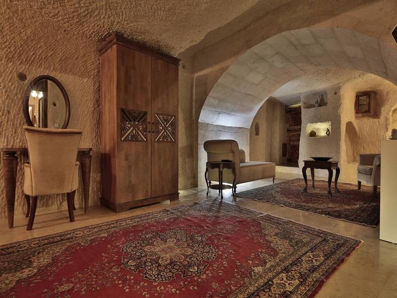 Elit Cave Suites