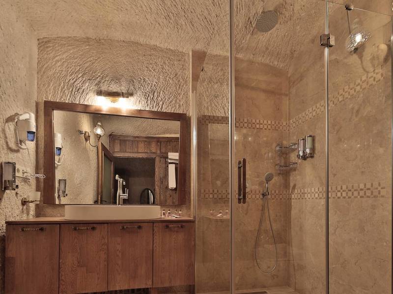 Elit Cave Suites