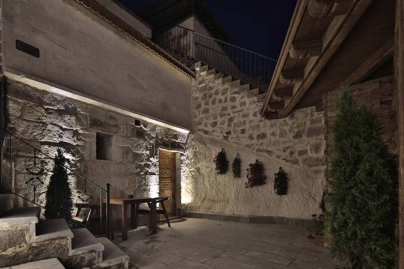 Elit Cave Suites