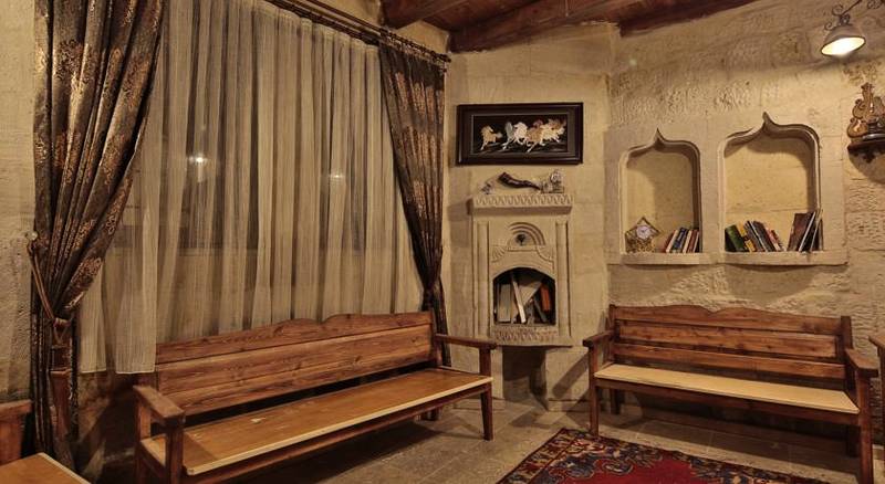 Explorer Cave Hotel
