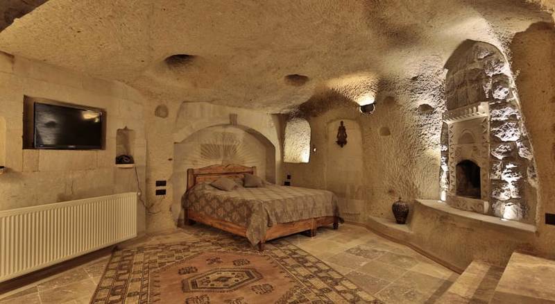 Explorer Cave Hotel