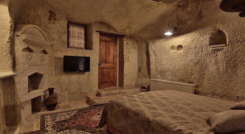 Explorer Cave Hotel