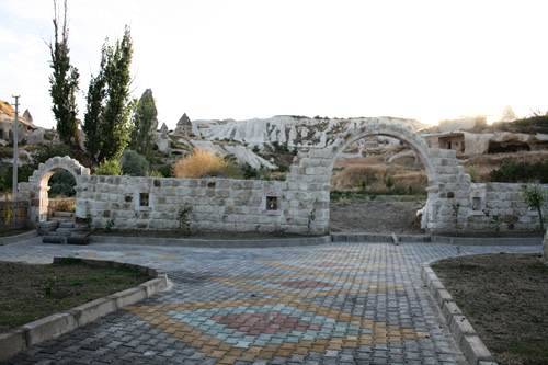 Holiday Cave Hotel