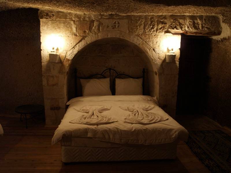 Holiday Cave Hotel