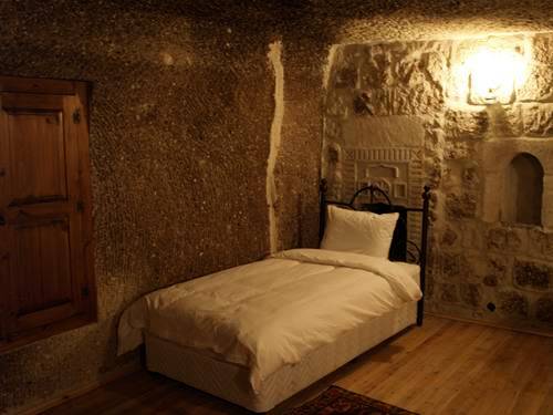 Holiday Cave Hotel