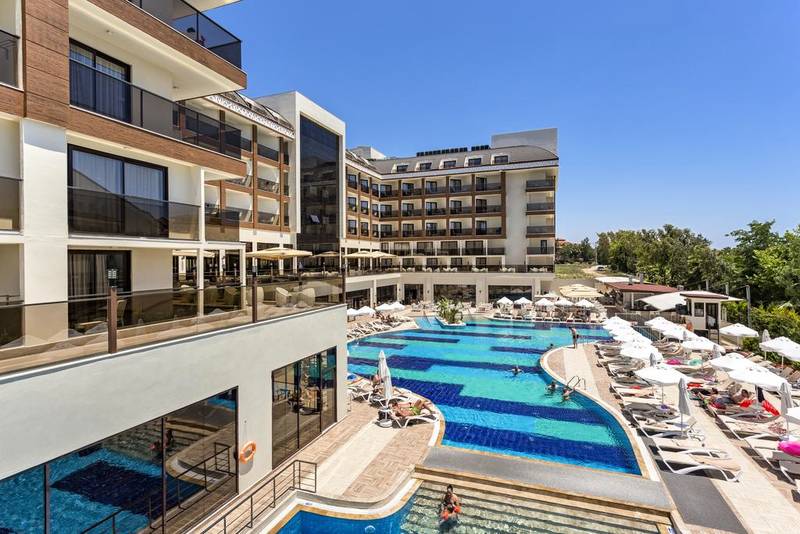 Glamour Resort & Spa