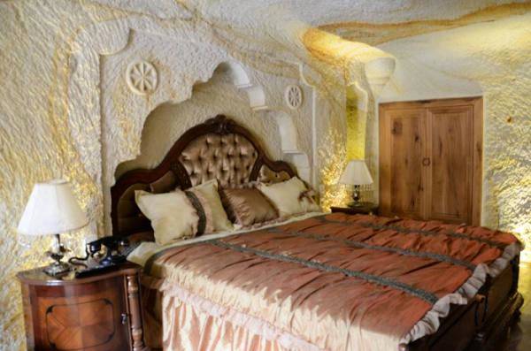 Golden Cave Suites