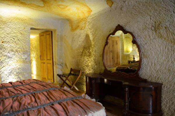 Golden Cave Suites