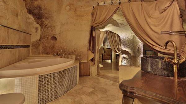 Golden Cave Suites