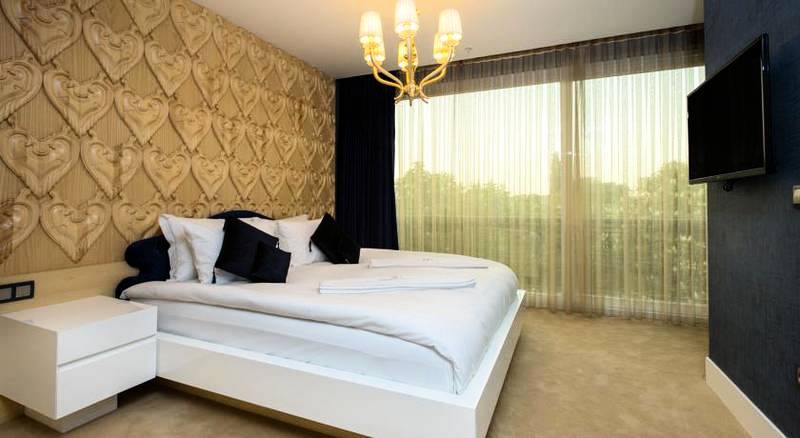 Golden Pearl Hotel