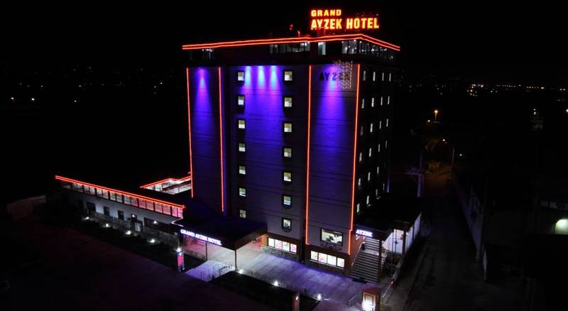 Grand Ayzek Hotel