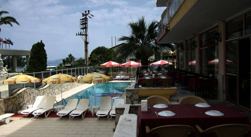 Kalamaki Beach Hotel